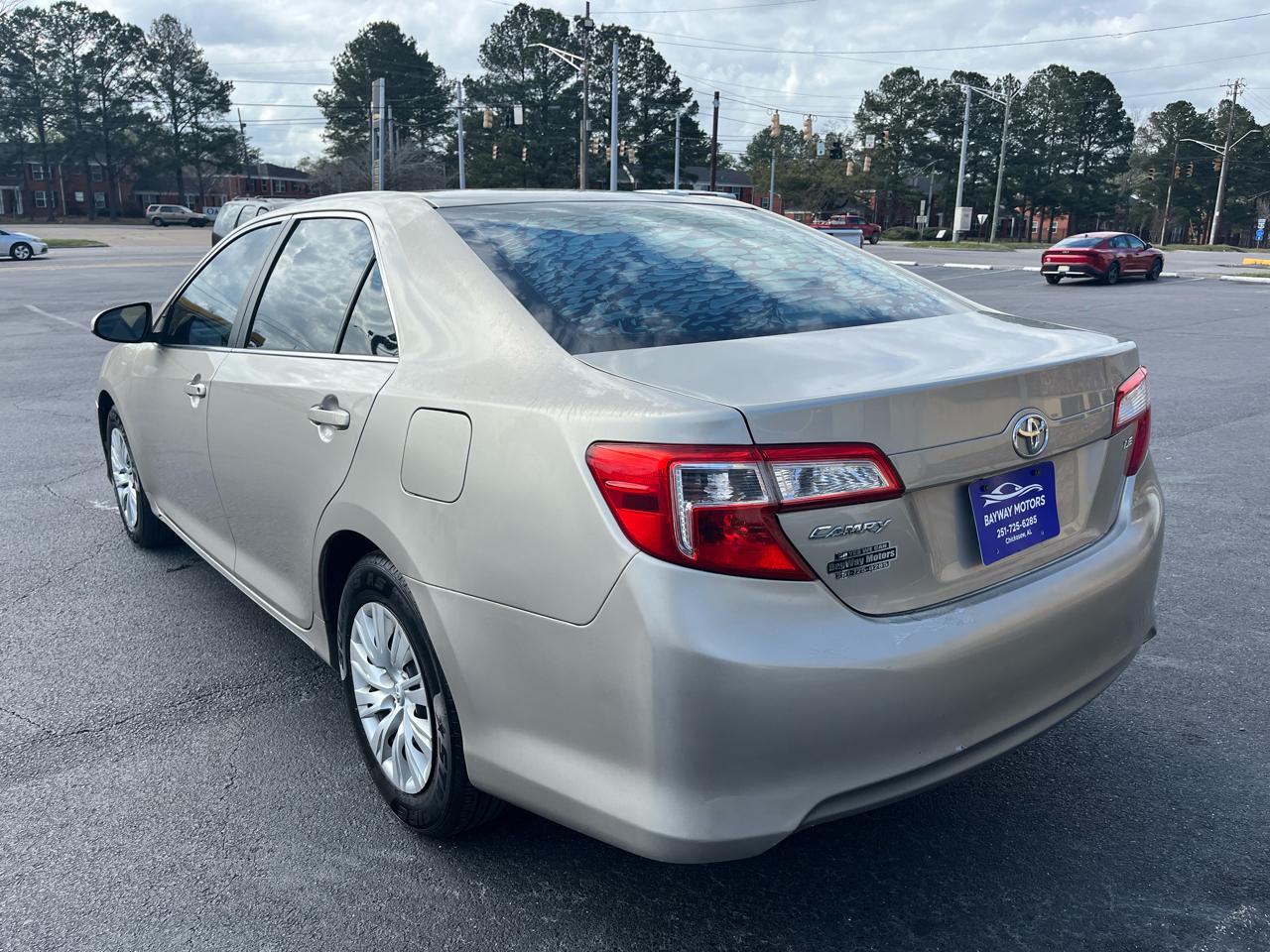 Toyota Camry 4dr Sdn I4 Auto XLE (Natl) 2013