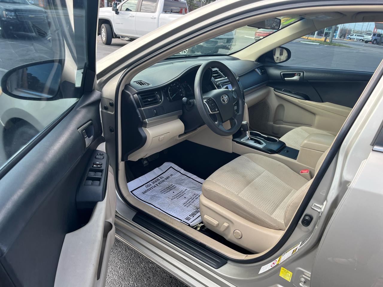 Toyota Camry 4dr Sdn I4 Auto XLE (Natl) 2013