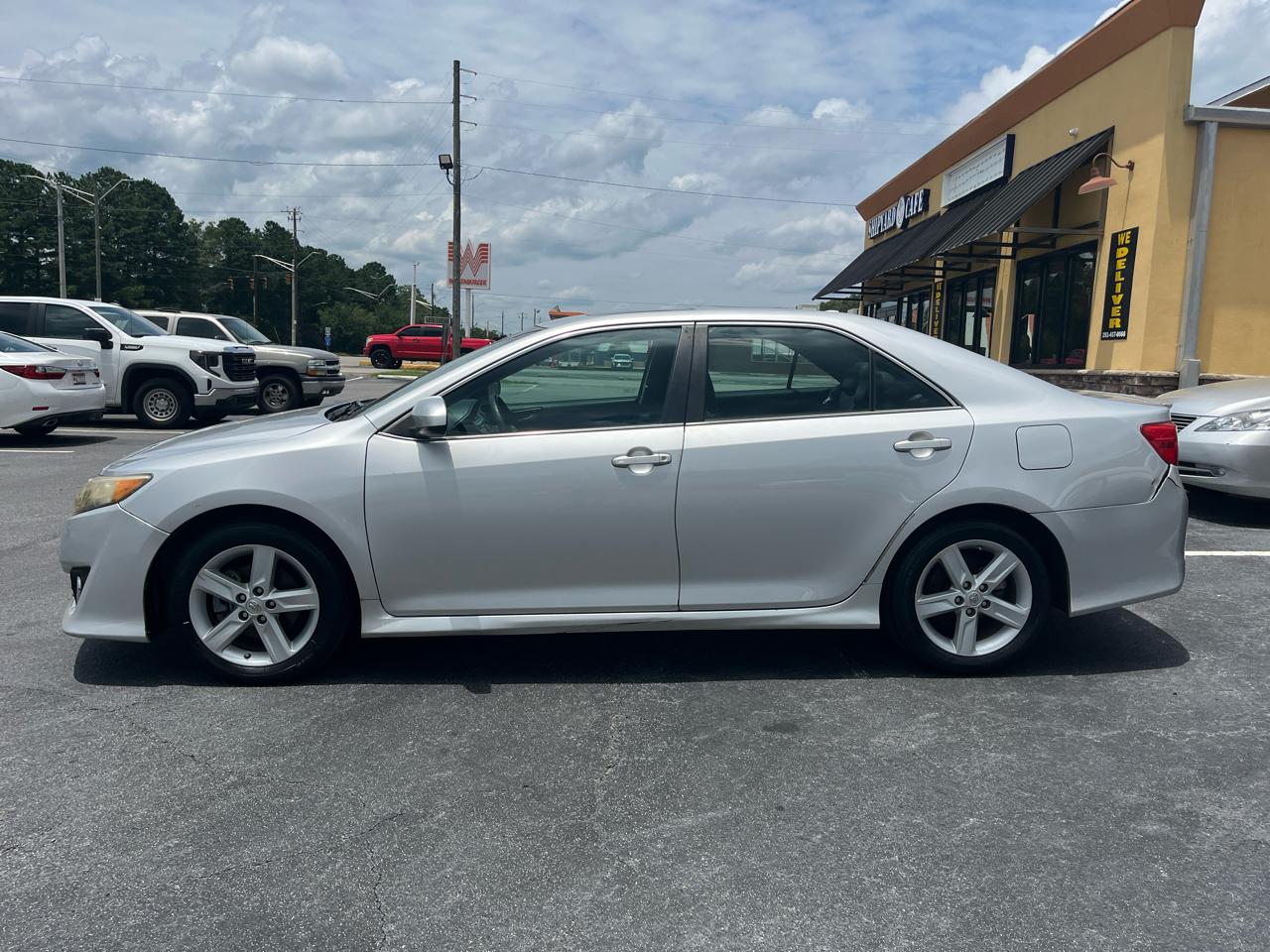 Toyota Camry 4dr Sdn I4 Auto XLE (Natl) 2013