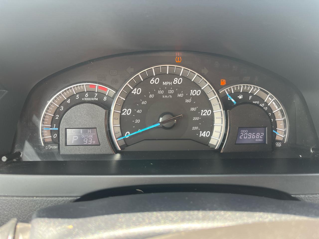 Toyota Camry 4dr Sdn I4 Auto XLE (Natl) 2013