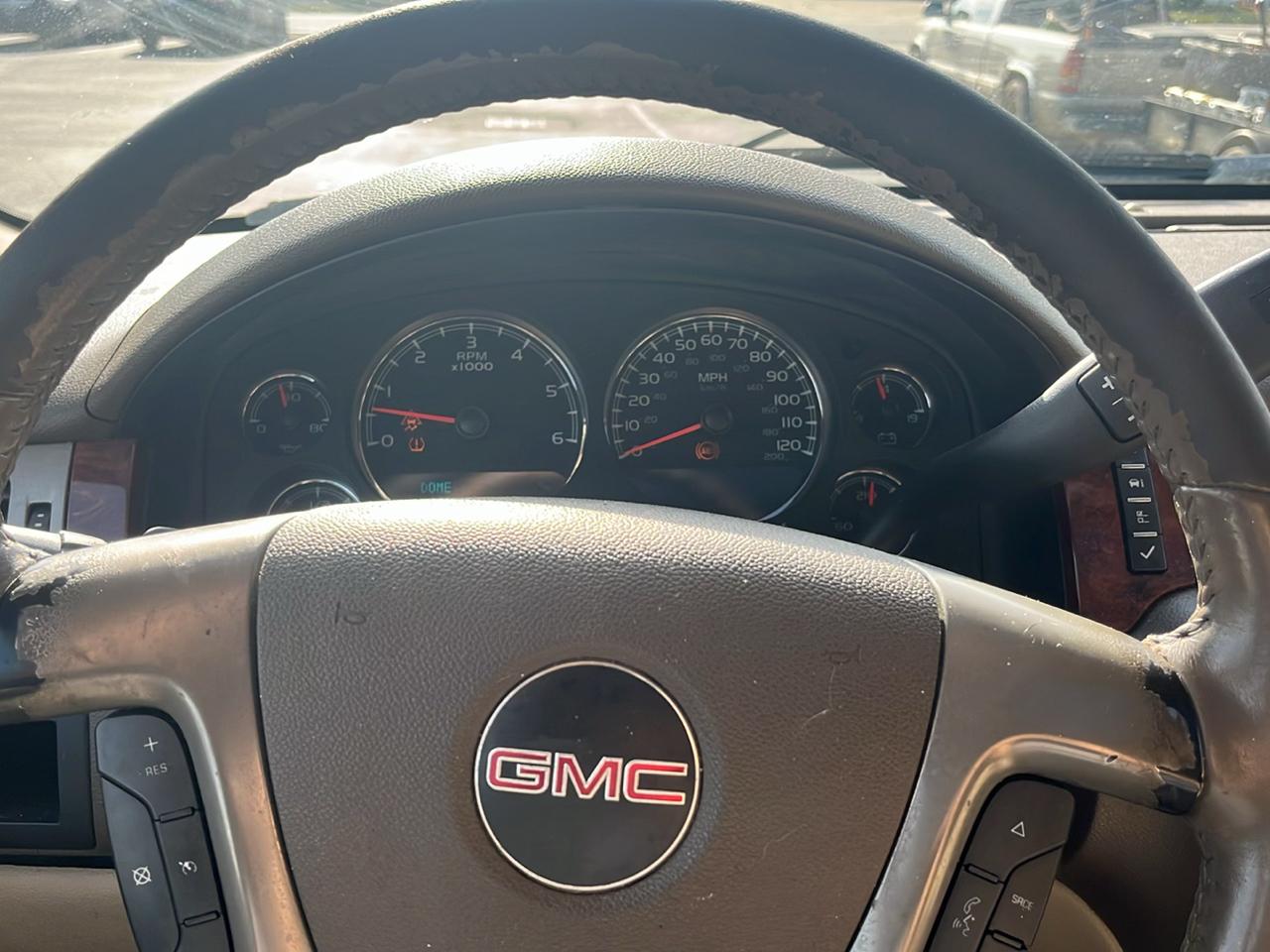 GMC Yukon XL 2WD 4dr 1500 SLT w/4SA 2009