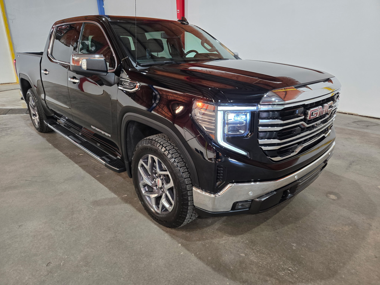 2023 GMC Sierra 1500 4WD Crew Cab 147" SLT