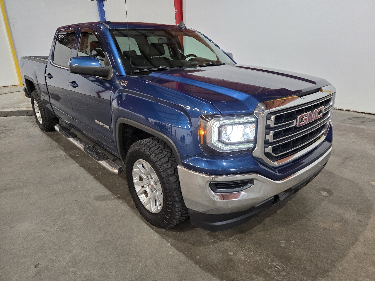 2017 GMC Sierra 1500 4WD Crew Cab 143.5" SLE