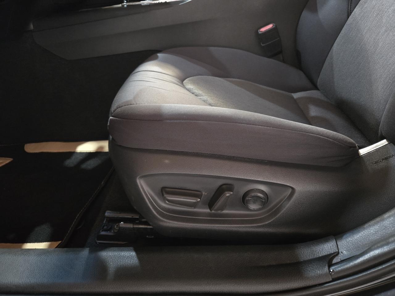 Toyota Camry XLE Auto (Natl) 2018