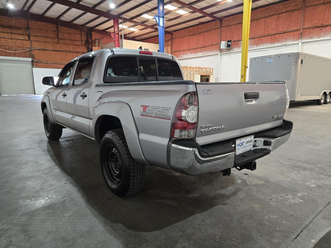 View vehicle photo 4