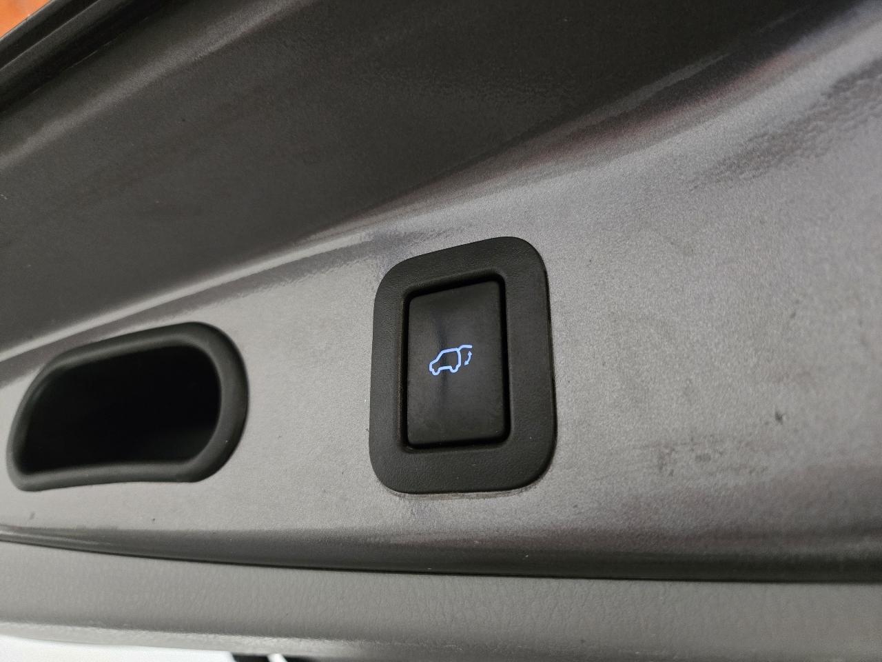 Toyota Highlander FWD 4dr V6 Limited (Natl) 2016