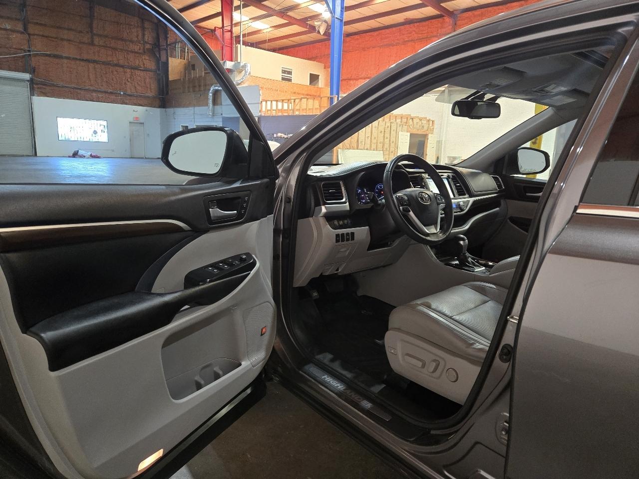 Toyota Highlander FWD 4dr V6 Limited (Natl) 2016