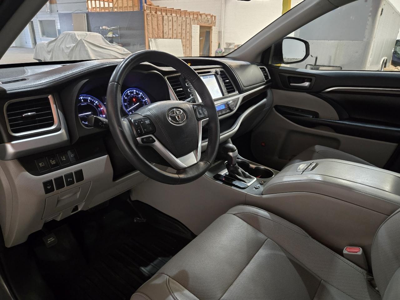 Toyota Highlander FWD 4dr V6 Limited (Natl) 2016