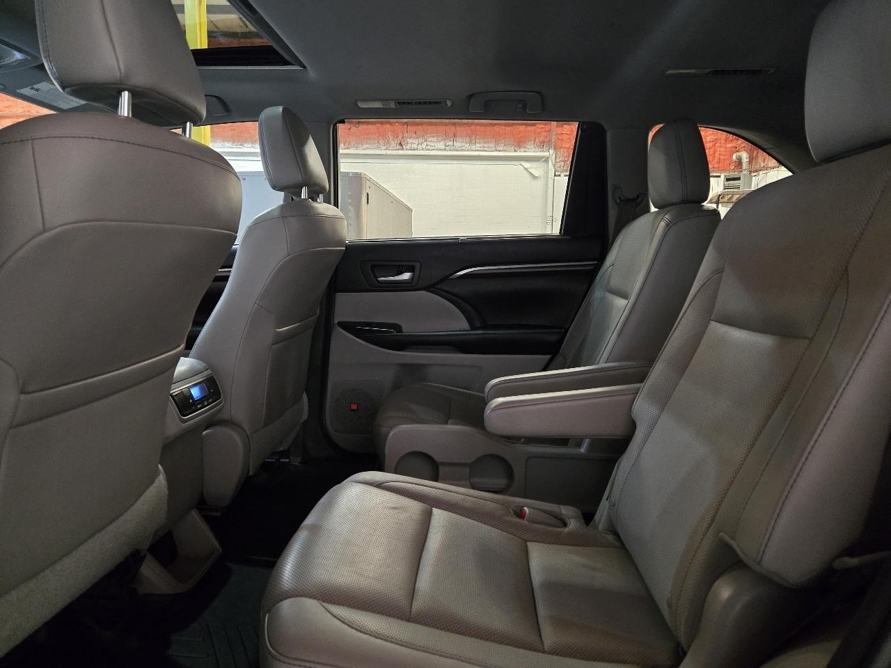 Toyota Highlander FWD 4dr V6 Limited (Natl) 2016