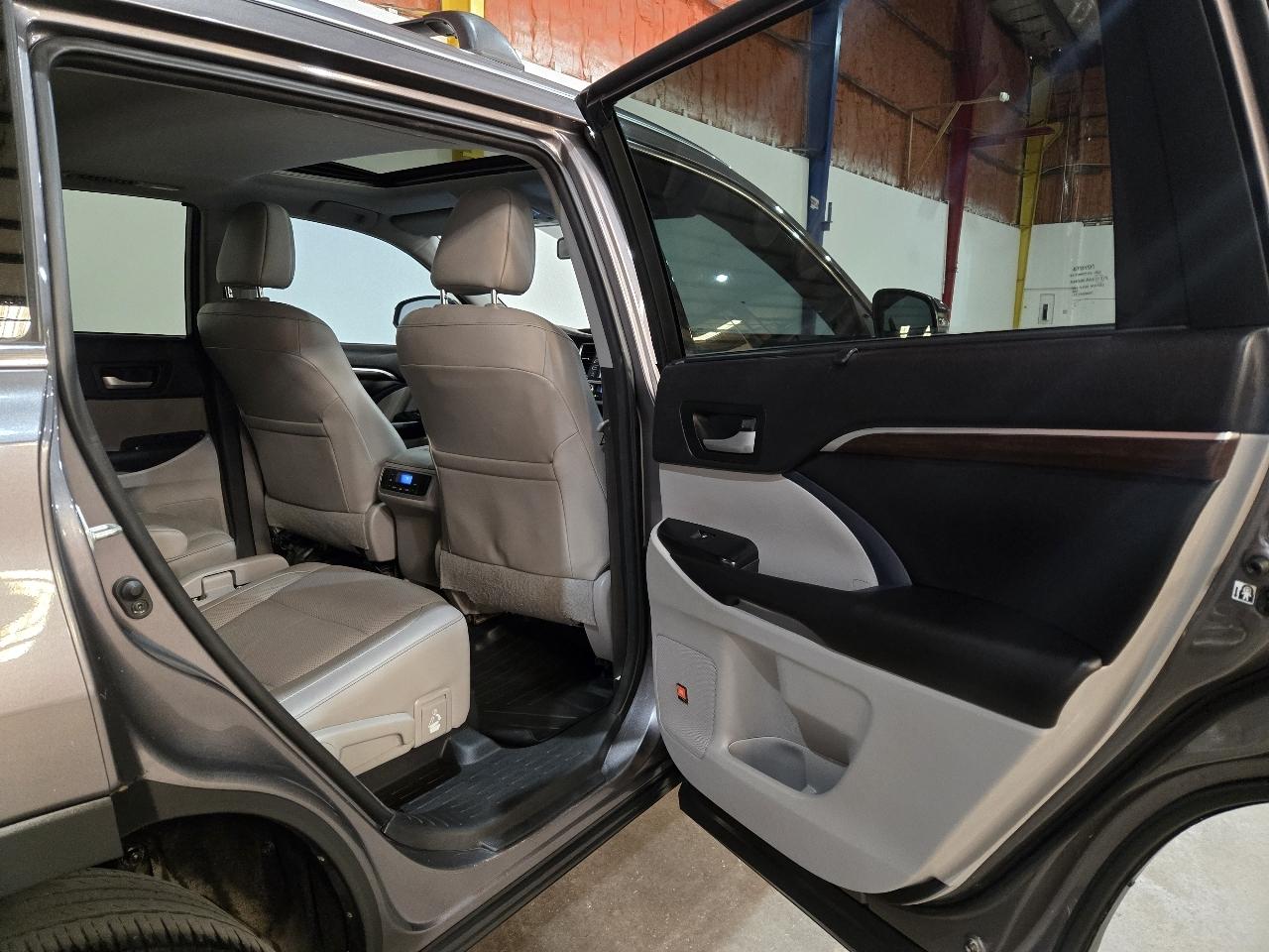 Toyota Highlander FWD 4dr V6 Limited (Natl) 2016