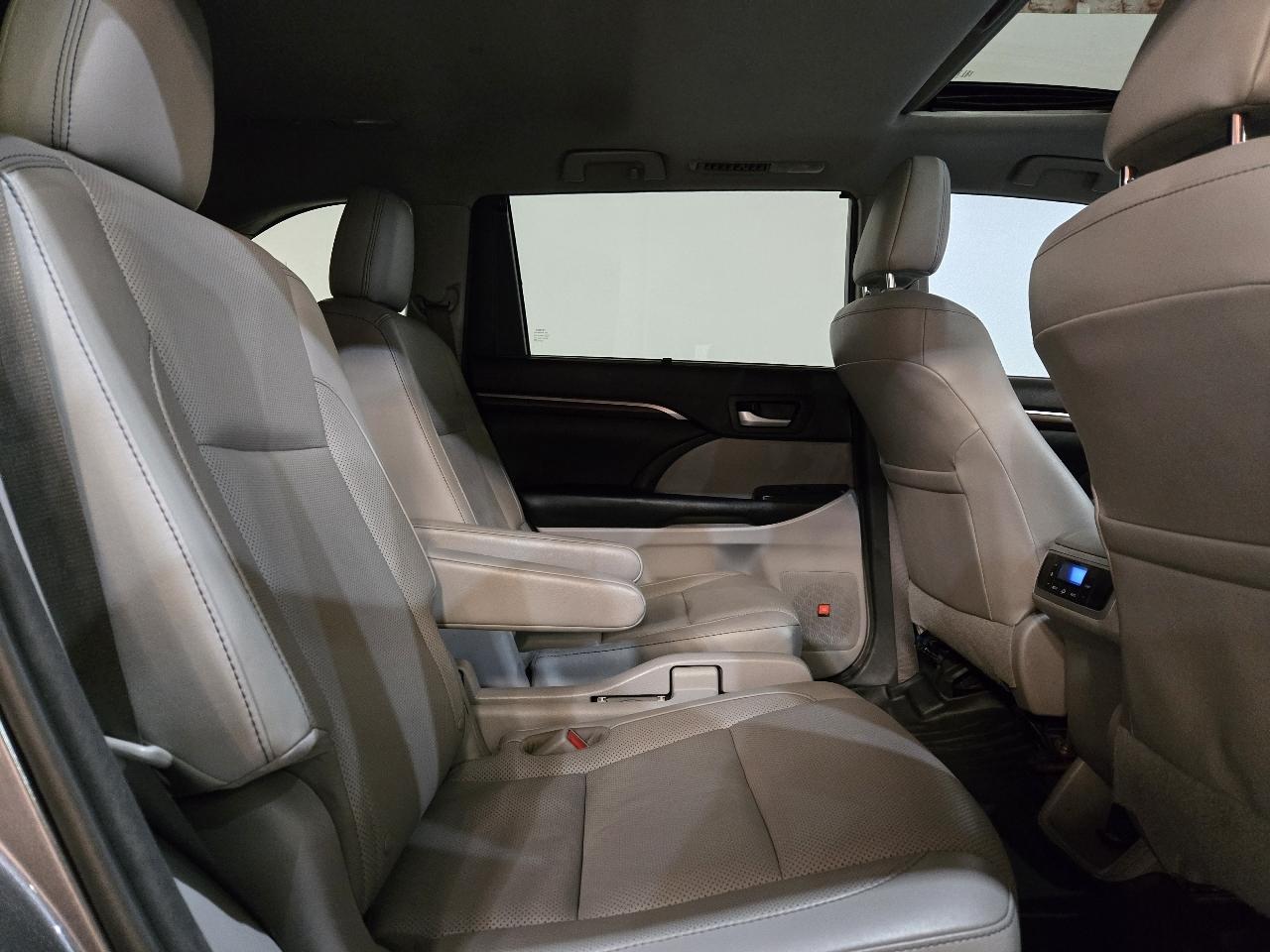 Toyota Highlander FWD 4dr V6 Limited (Natl) 2016