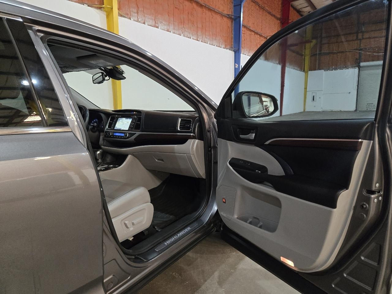 Toyota Highlander FWD 4dr V6 Limited (Natl) 2016