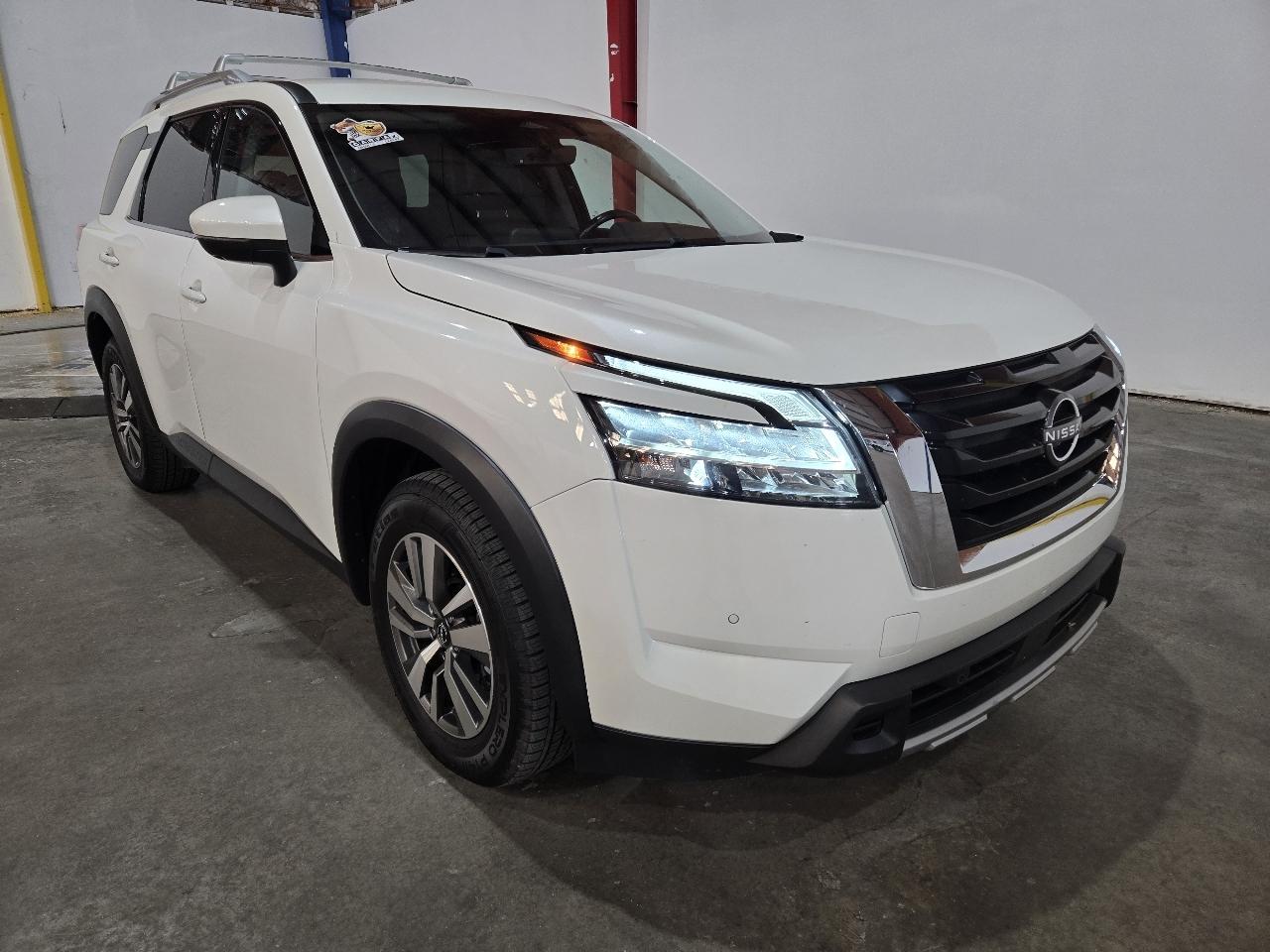 2023 Nissan Pathfinder SL 4WD