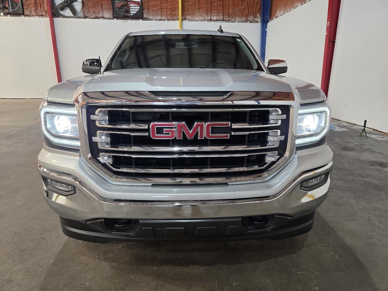 GMC Sierra 1500 4WD Crew Cab 143.5" SLT 2018