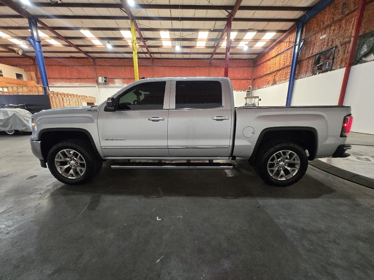 GMC Sierra 1500 4WD Crew Cab 143.5" SLT 2018