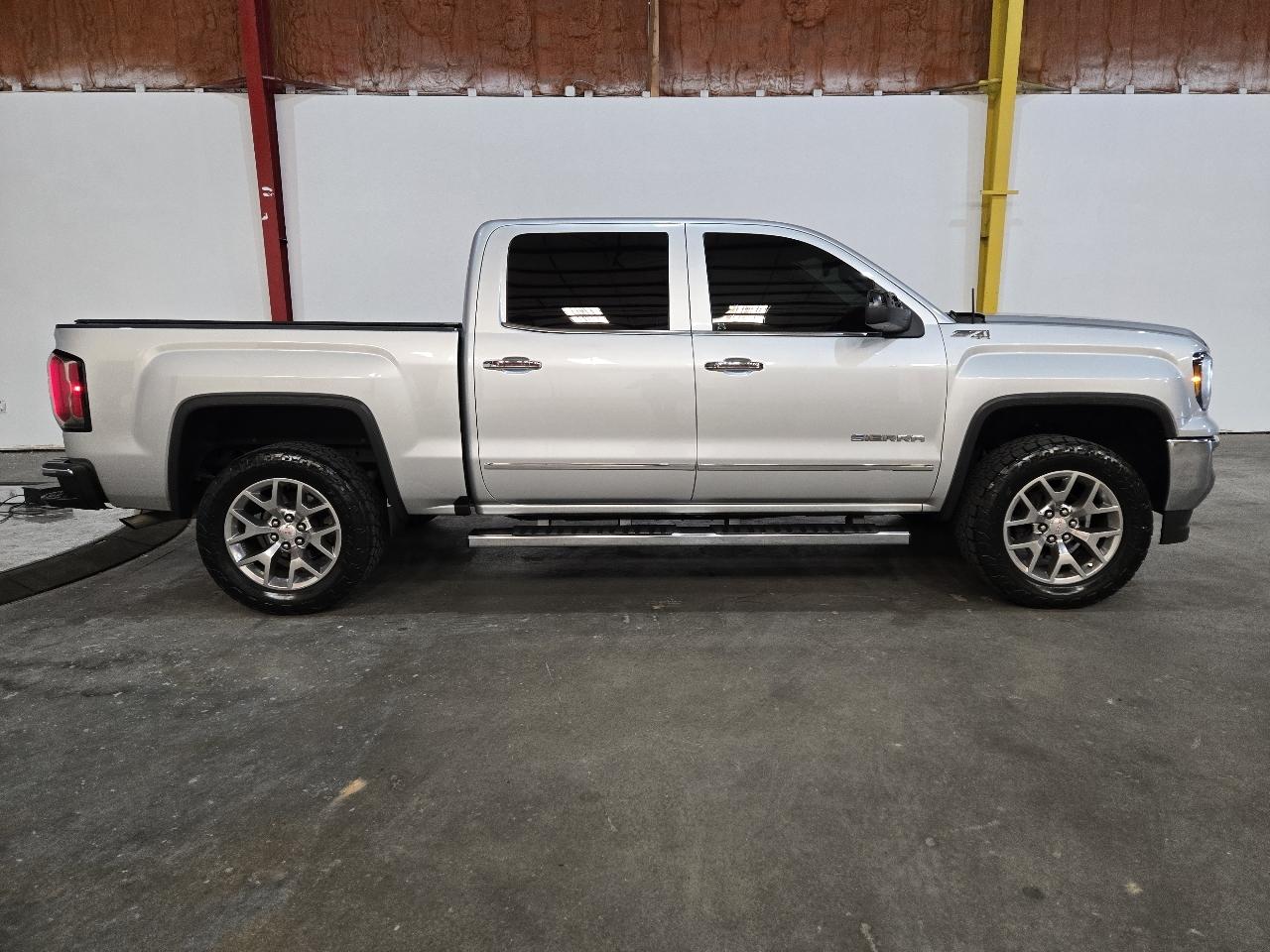 GMC Sierra 1500 4WD Crew Cab 143.5" SLT 2018