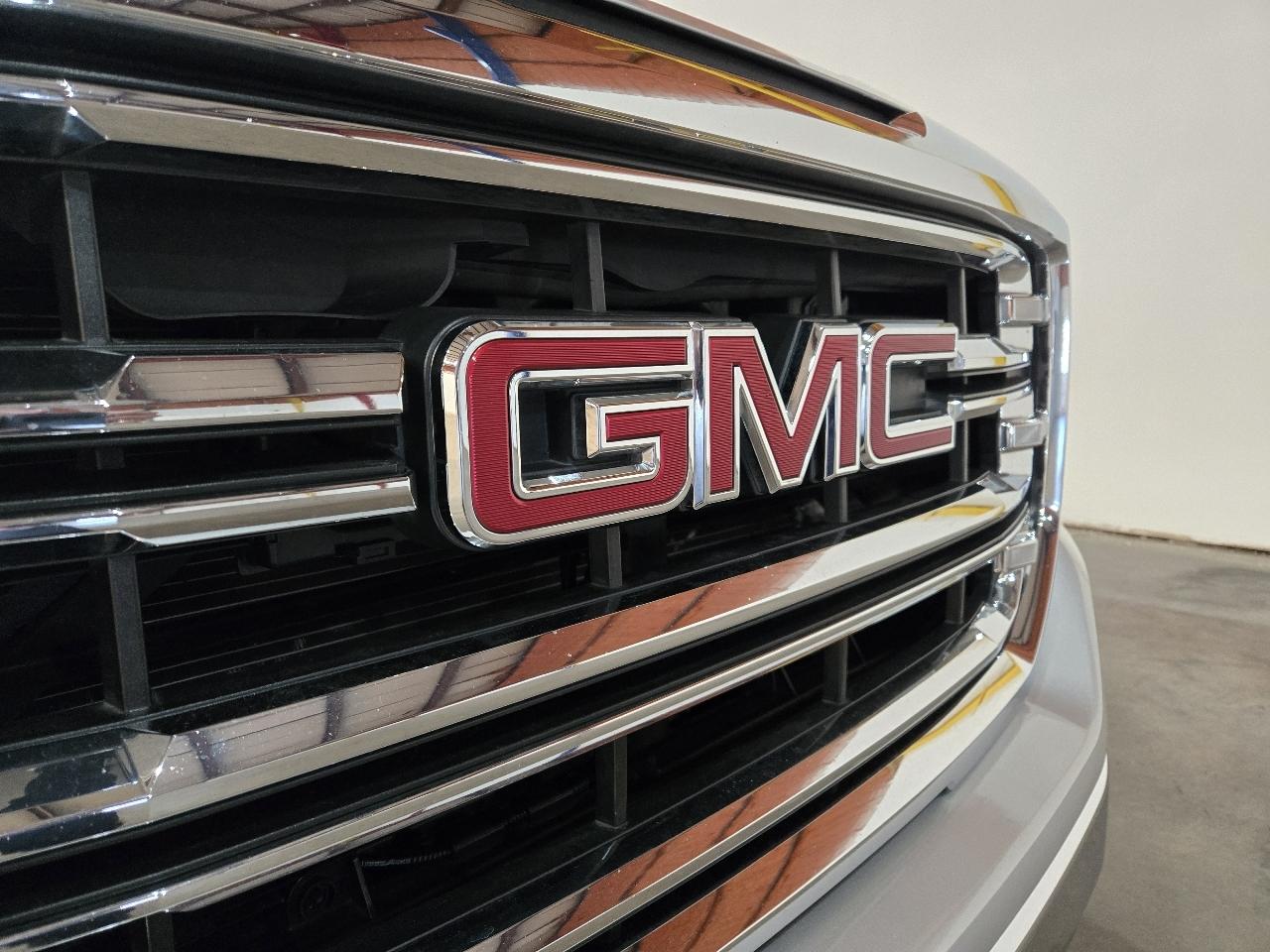 GMC Sierra 1500 4WD Crew Cab 143.5" SLT 2018