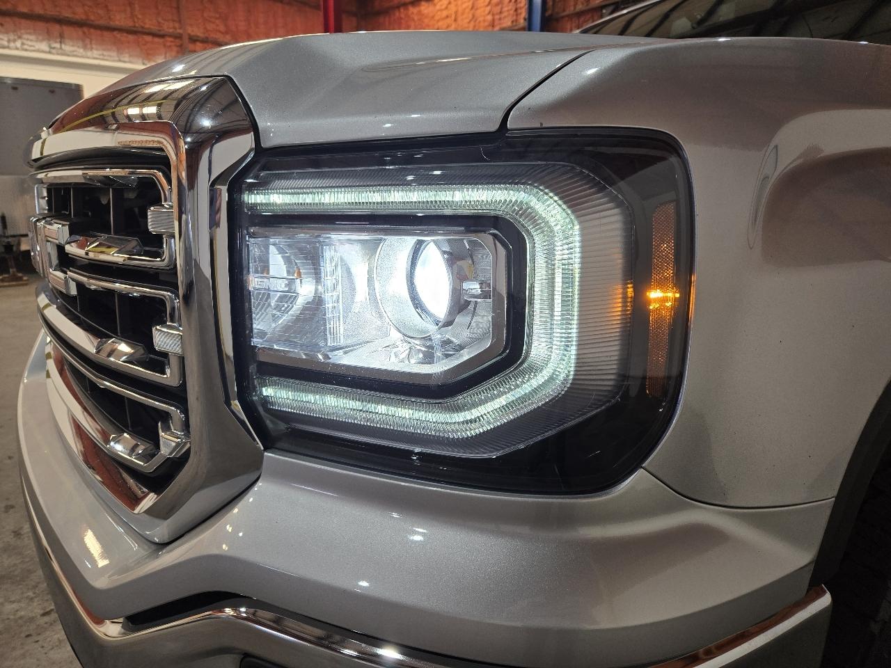 GMC Sierra 1500 4WD Crew Cab 143.5" SLT 2018