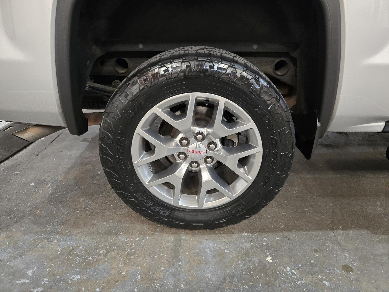 GMC Sierra 1500 4WD Crew Cab 143.5" SLT 2018