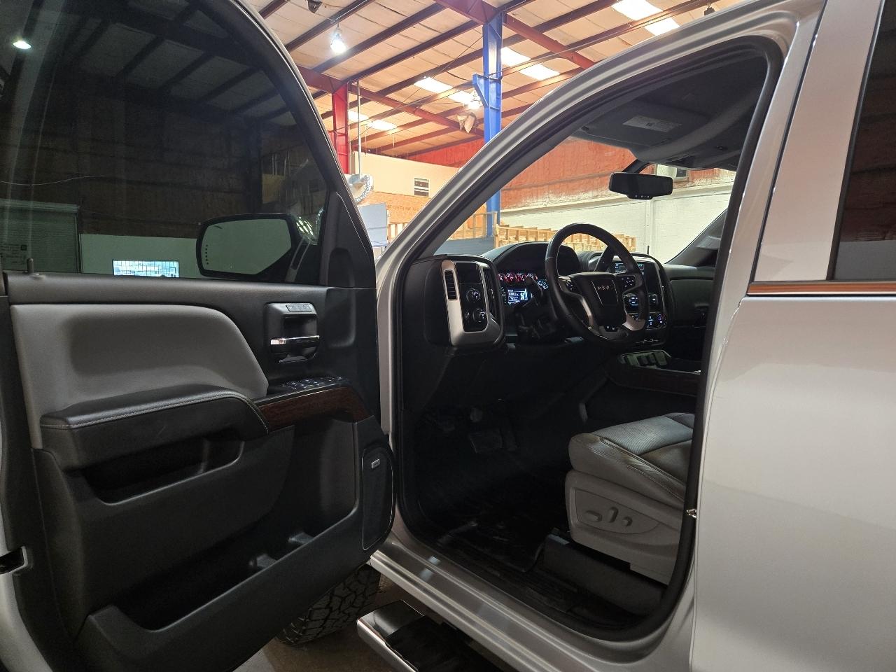 GMC Sierra 1500 4WD Crew Cab 143.5" SLT 2018