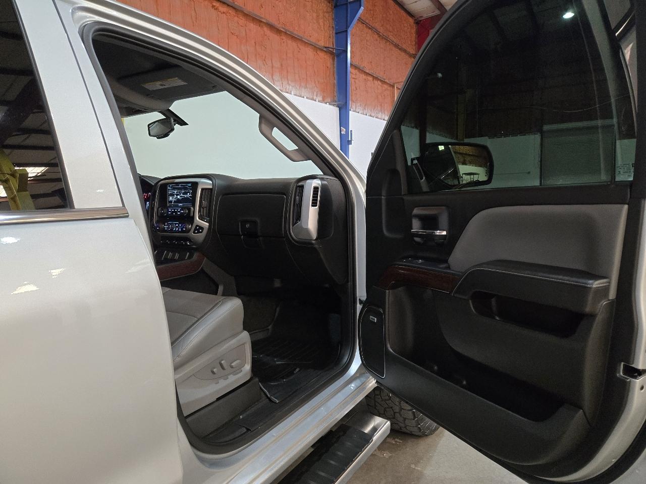 GMC Sierra 1500 4WD Crew Cab 143.5" SLT 2018