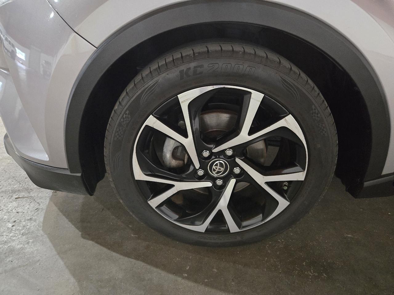 Toyota C-HR XLE FWD (Natl) 2018