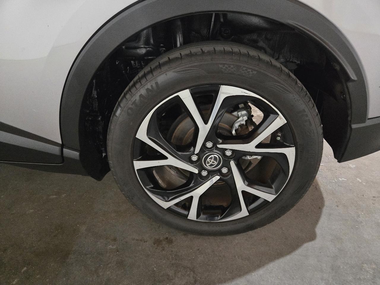 Toyota C-HR XLE FWD (Natl) 2018
