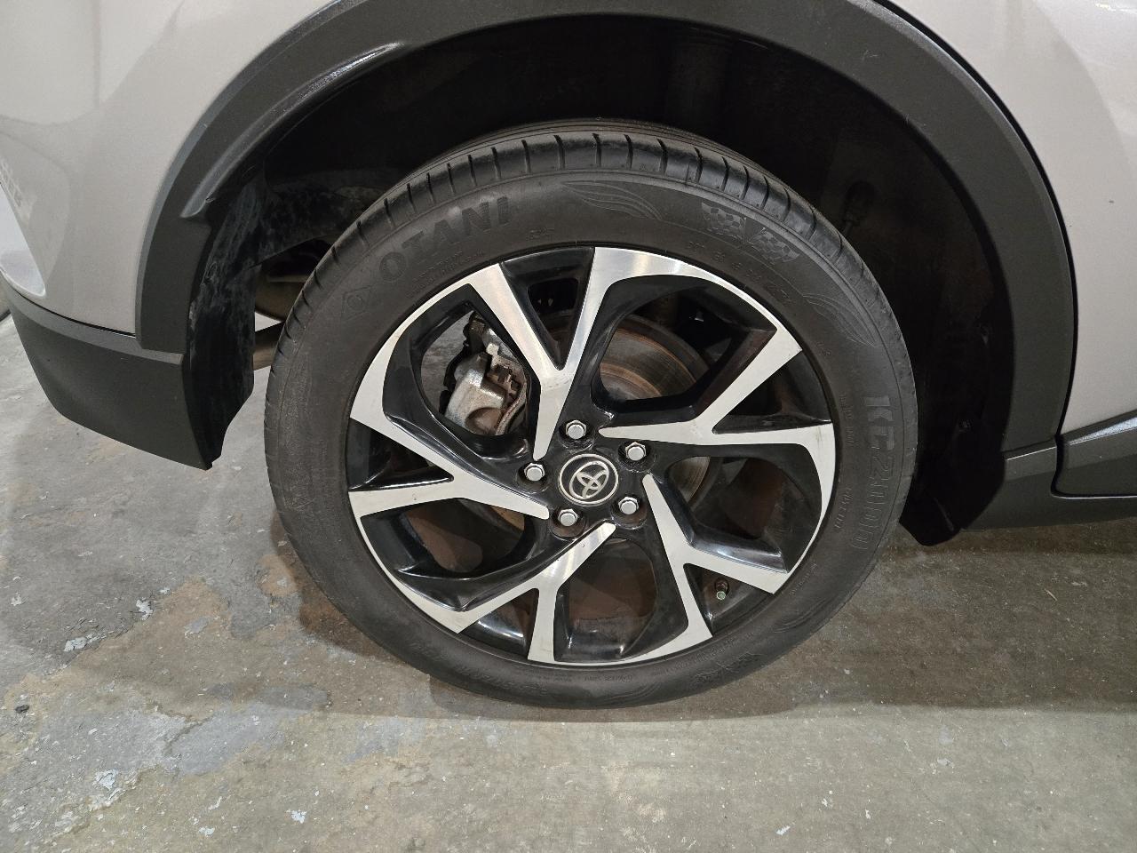Toyota C-HR XLE FWD (Natl) 2018