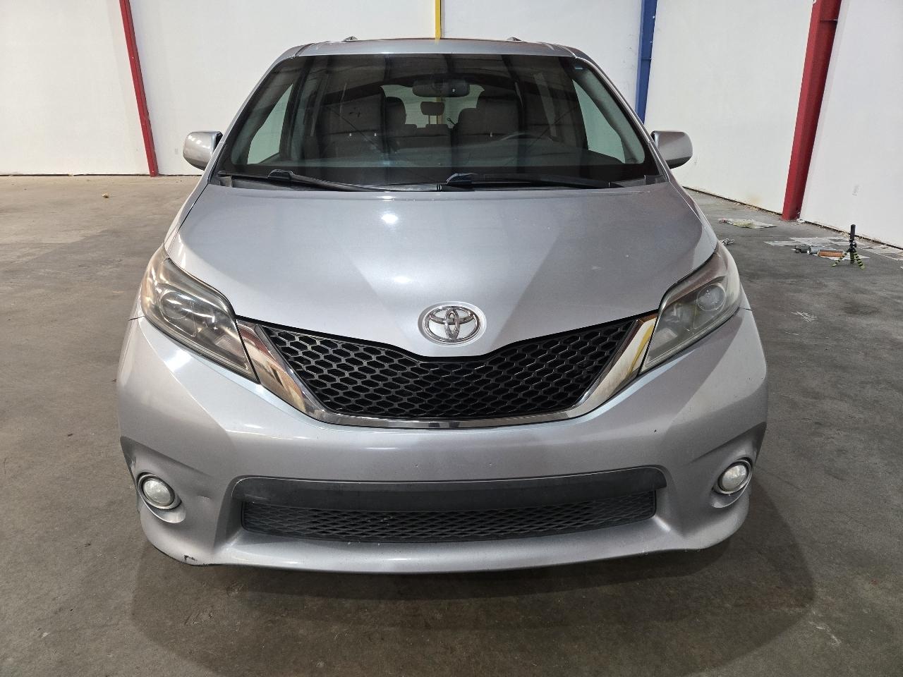 Toyota Sienna 5dr 8-Pass Van SE FWD (Natl) 2016