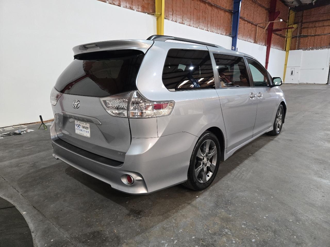 Toyota Sienna 5dr 8-Pass Van SE FWD (Natl) 2016