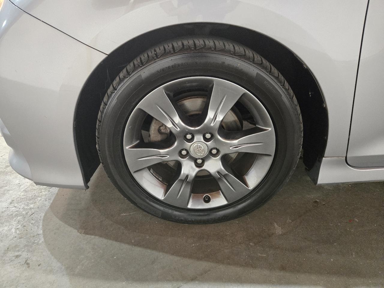 Toyota Sienna 5dr 8-Pass Van SE FWD (Natl) 2016