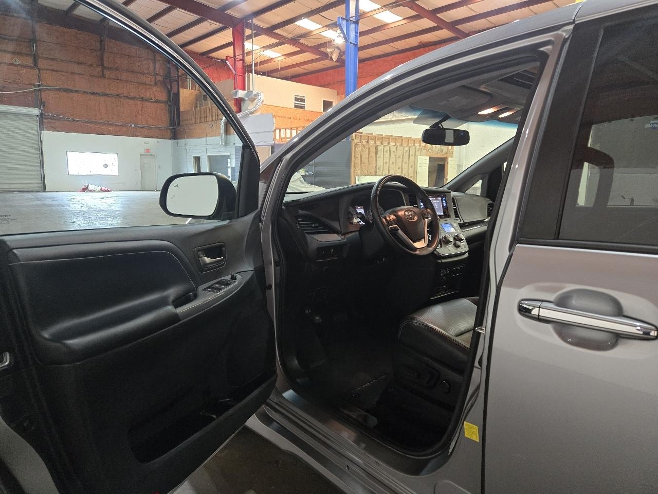Toyota Sienna 5dr 8-Pass Van SE FWD (Natl) 2016