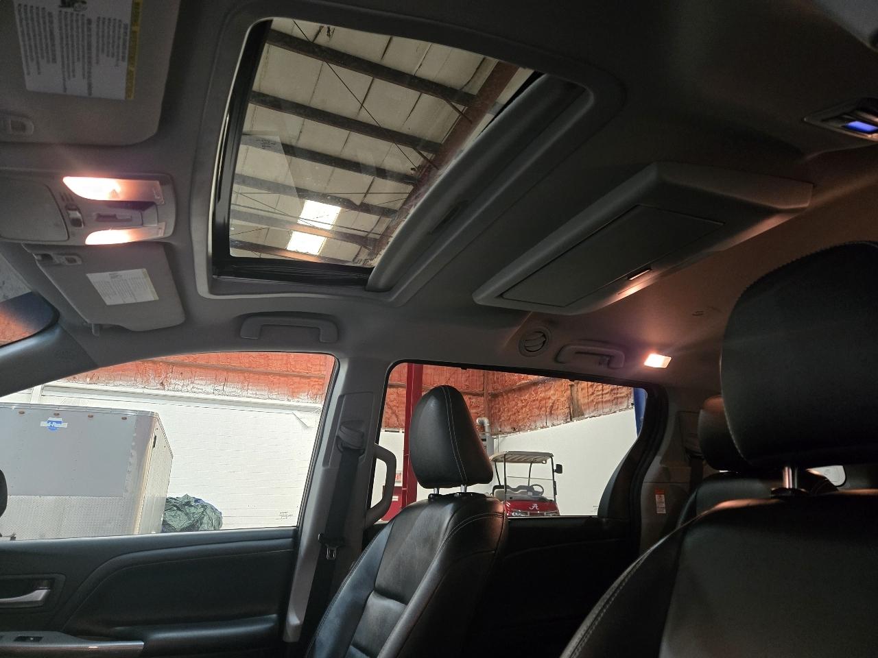 Toyota Sienna 5dr 8-Pass Van SE FWD (Natl) 2016