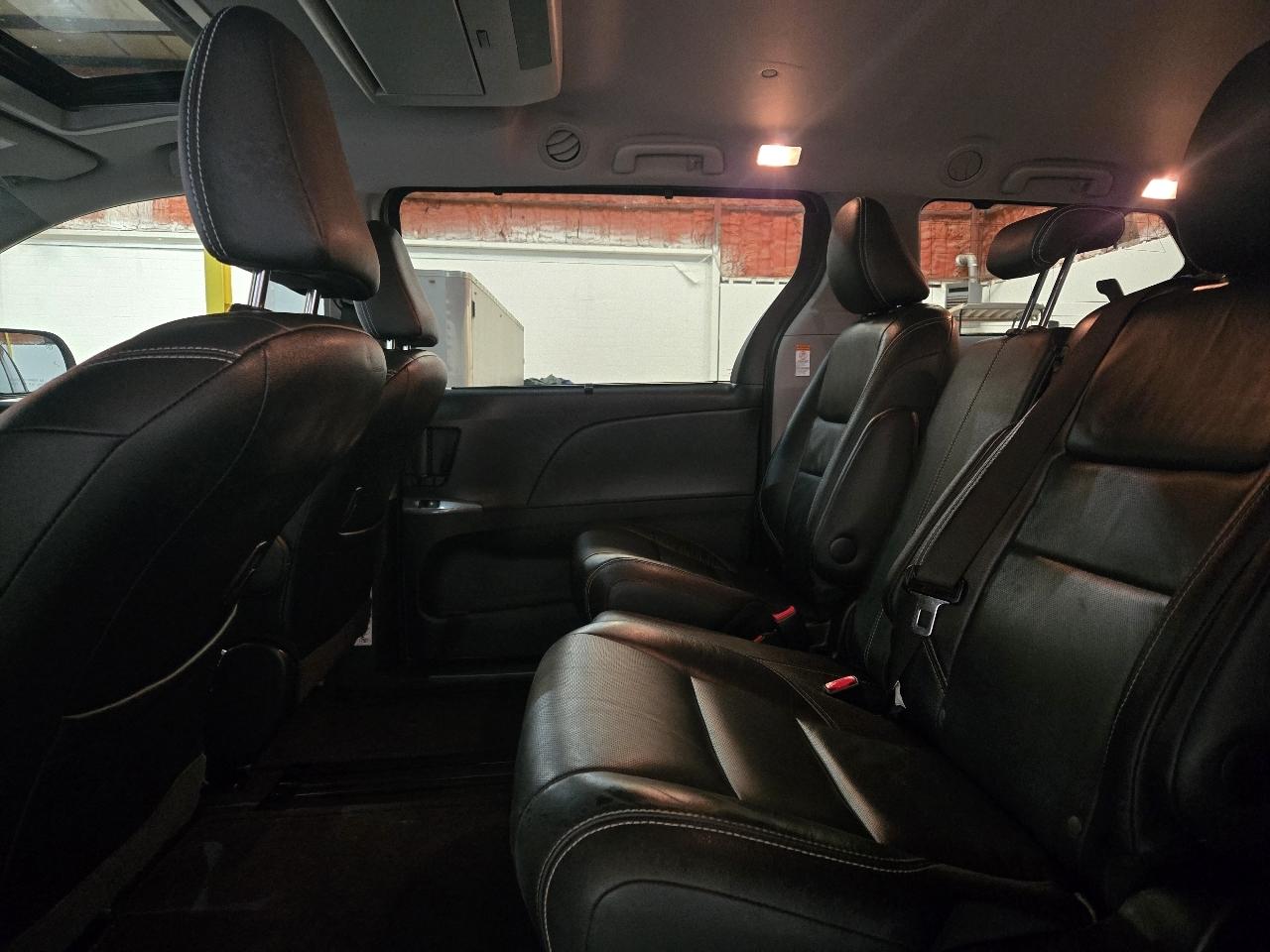 Toyota Sienna 5dr 8-Pass Van SE FWD (Natl) 2016