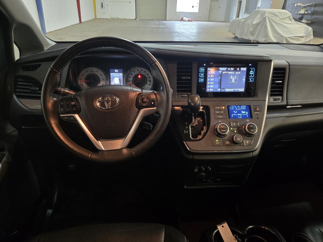 Toyota Sienna 5dr 8-Pass Van SE FWD (Natl) 2016