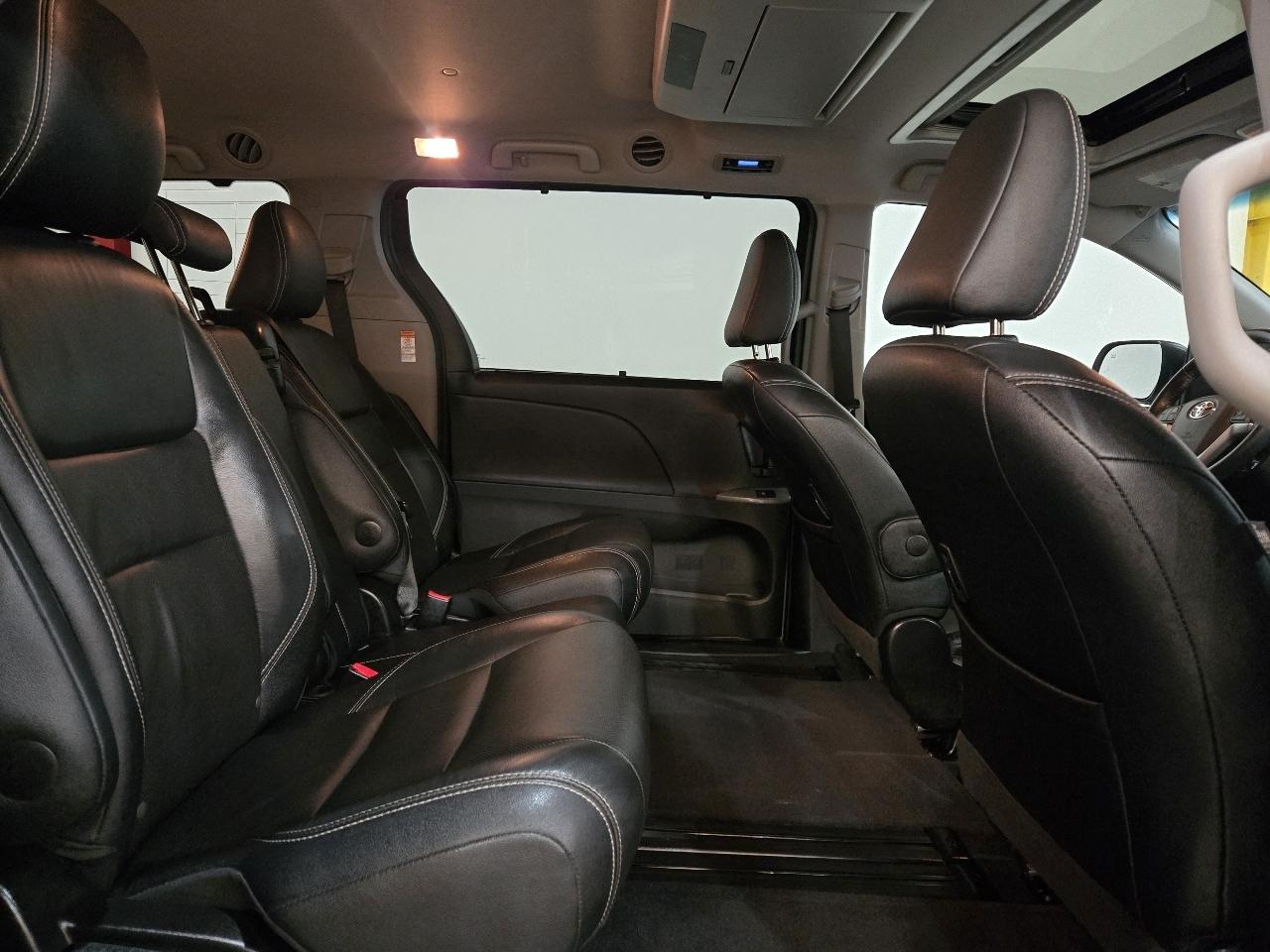 Toyota Sienna 5dr 8-Pass Van SE FWD (Natl) 2016