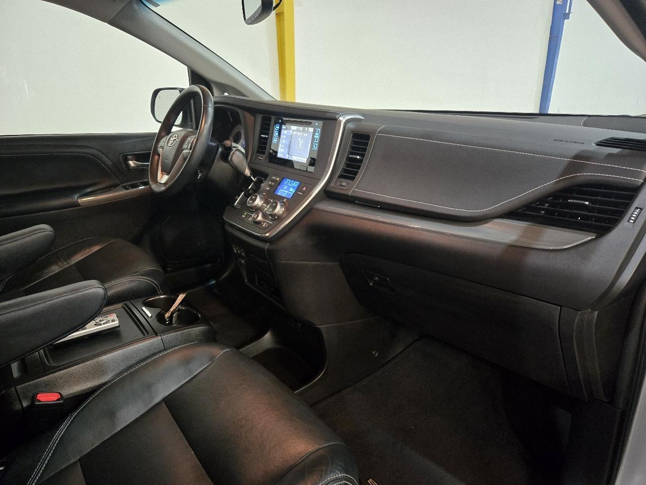 Toyota Sienna 5dr 8-Pass Van SE FWD (Natl) 2016