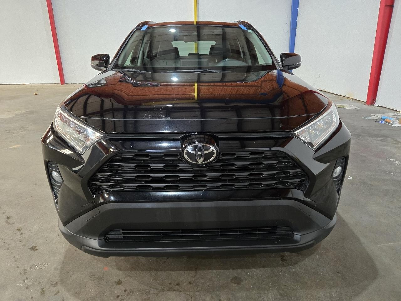 Toyota RAV4 XLE Premium FWD (Natl) 2020