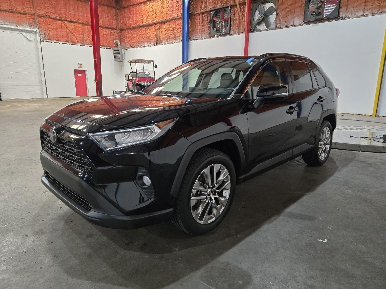 Toyota RAV4 XLE Premium FWD (Natl) 2020