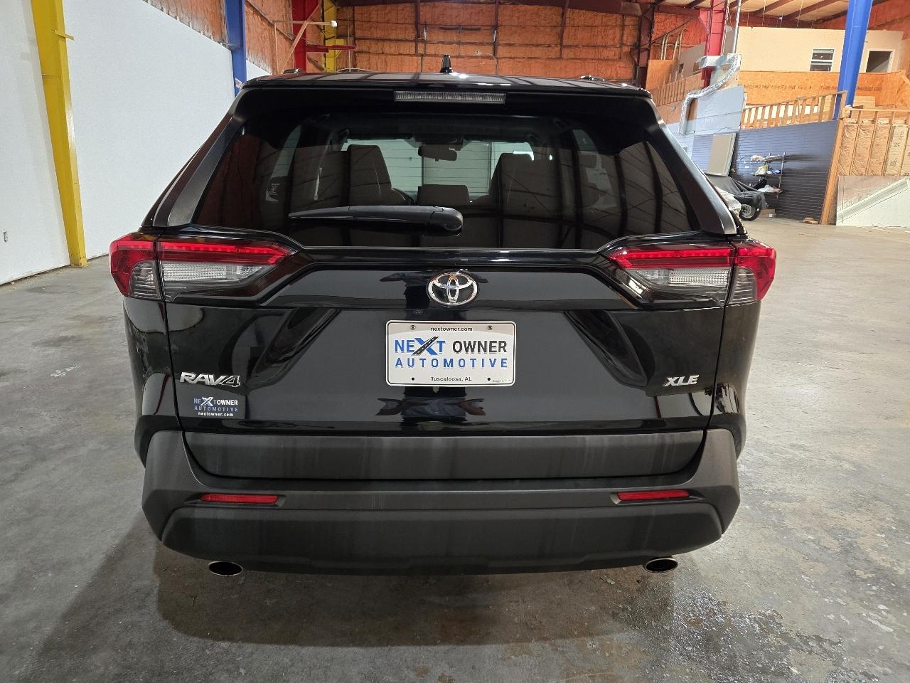 Toyota RAV4 XLE Premium FWD (Natl) 2020