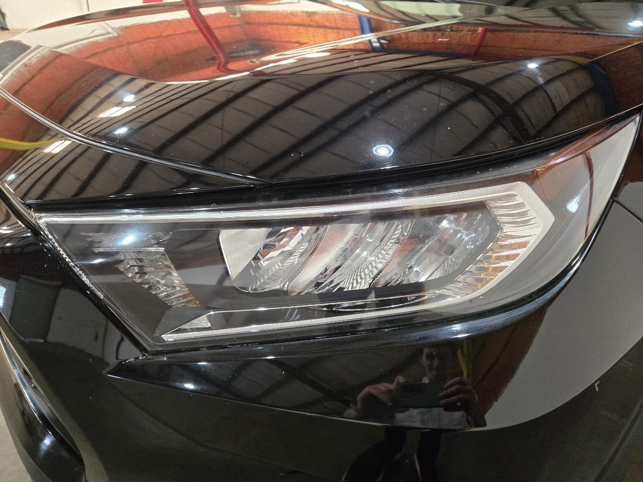 Toyota RAV4 XLE Premium FWD (Natl) 2020