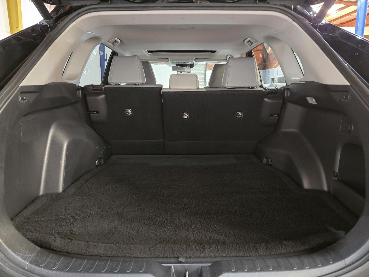 Toyota RAV4 XLE Premium FWD (Natl) 2020