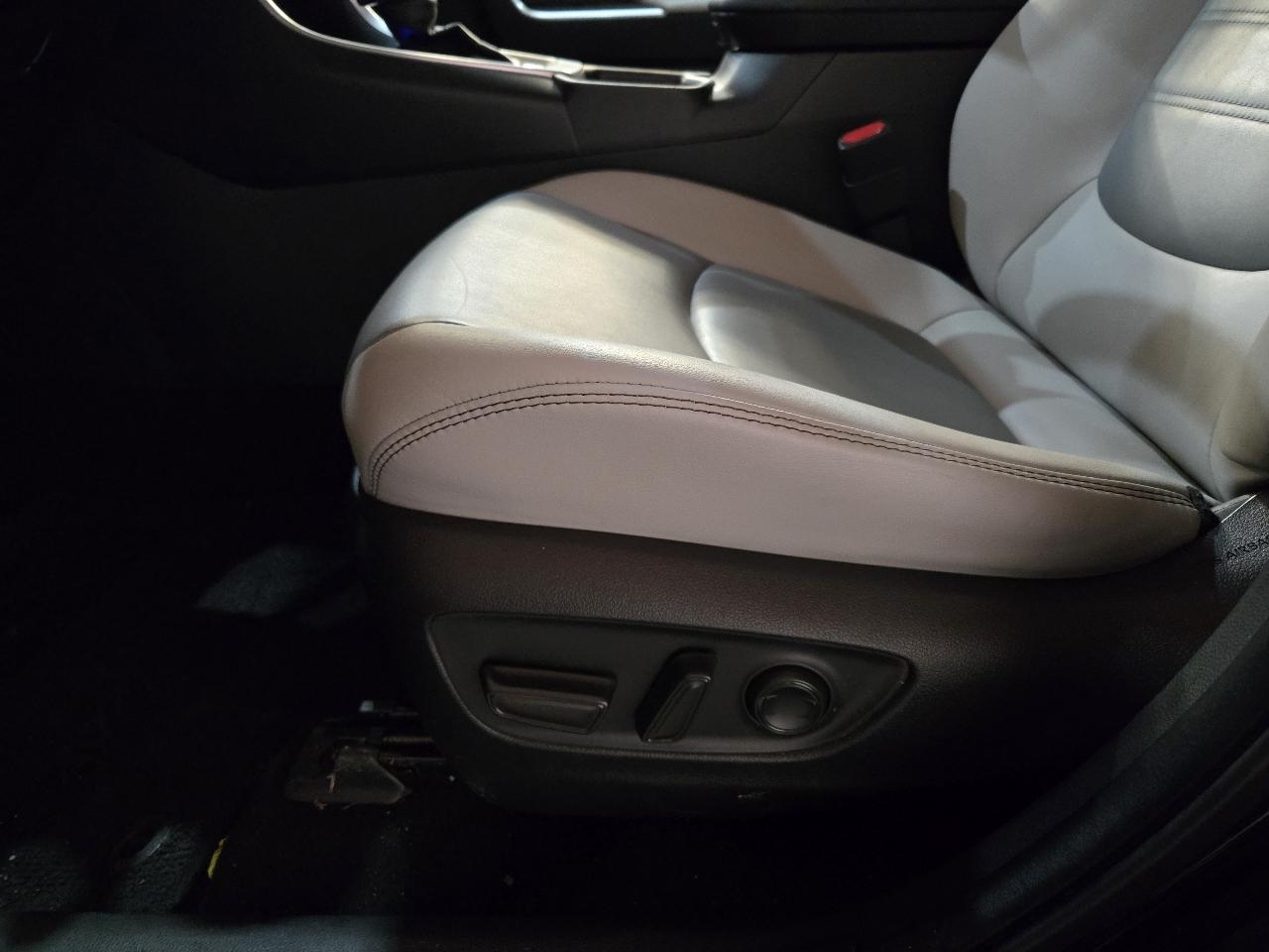 Toyota RAV4 XLE Premium FWD (Natl) 2020