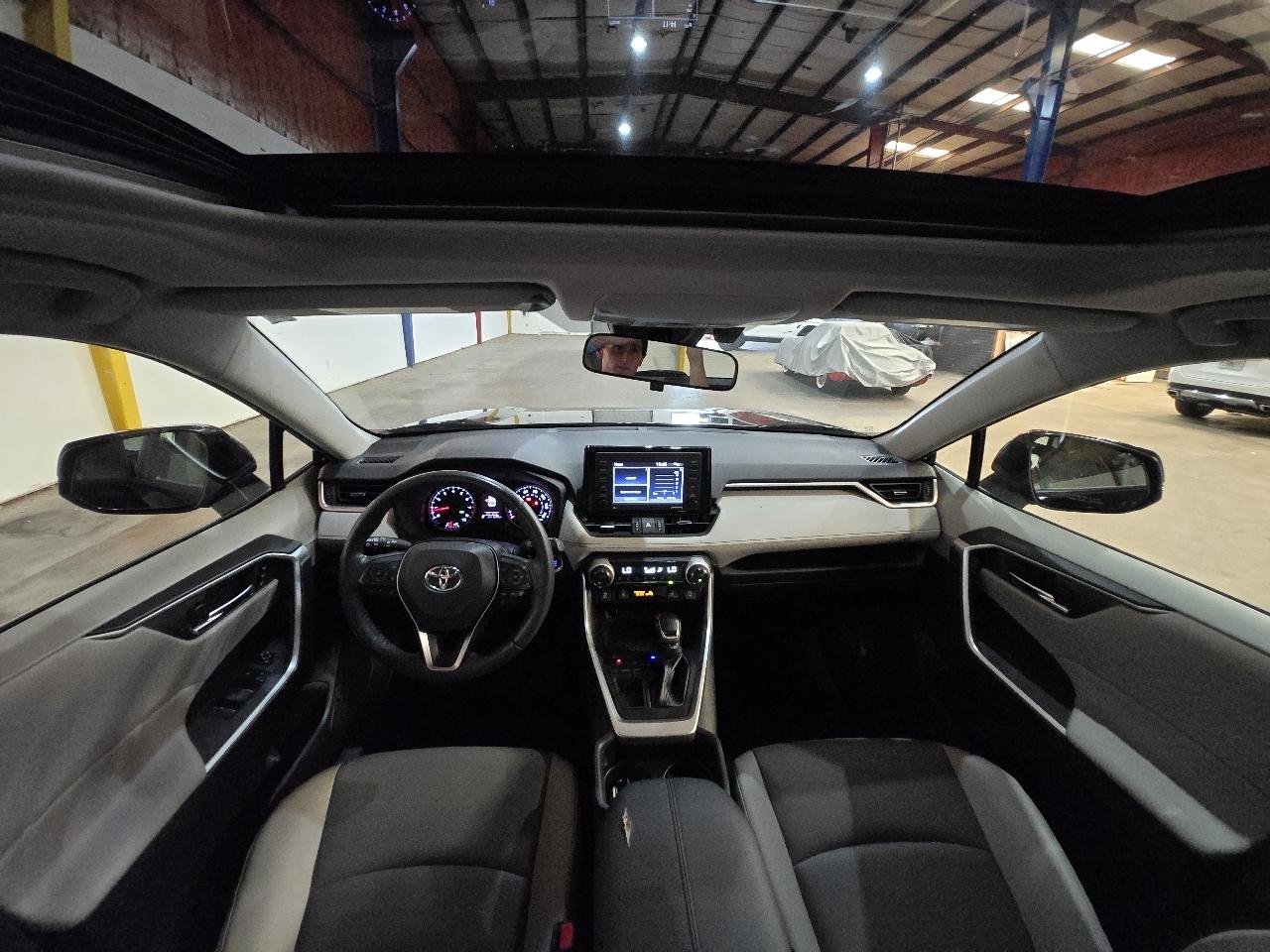 Toyota RAV4 XLE Premium FWD (Natl) 2020