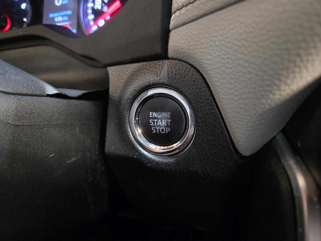 Toyota RAV4 XLE Premium FWD (Natl) 2020