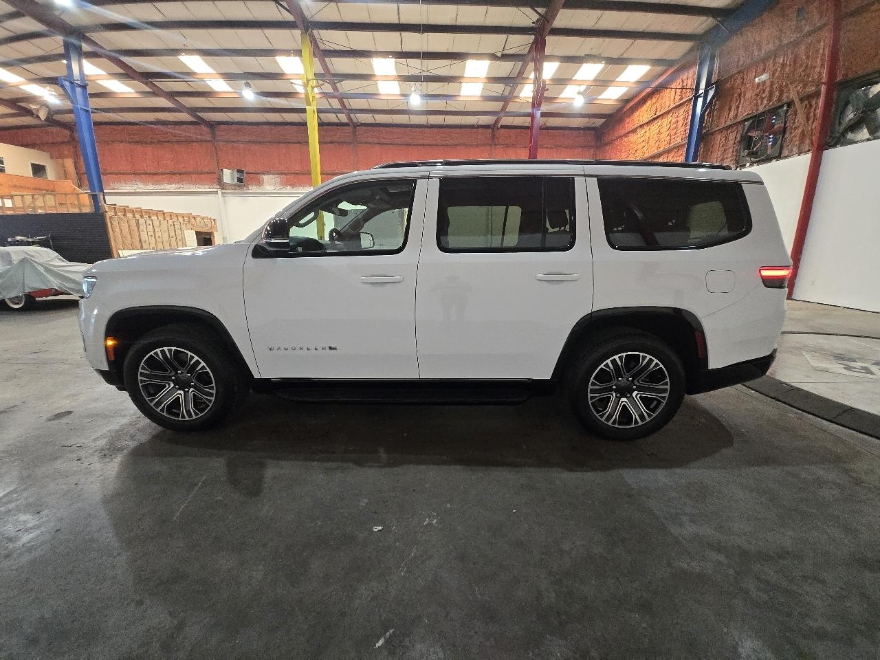 Jeep Wagoneer 4x2 2023
