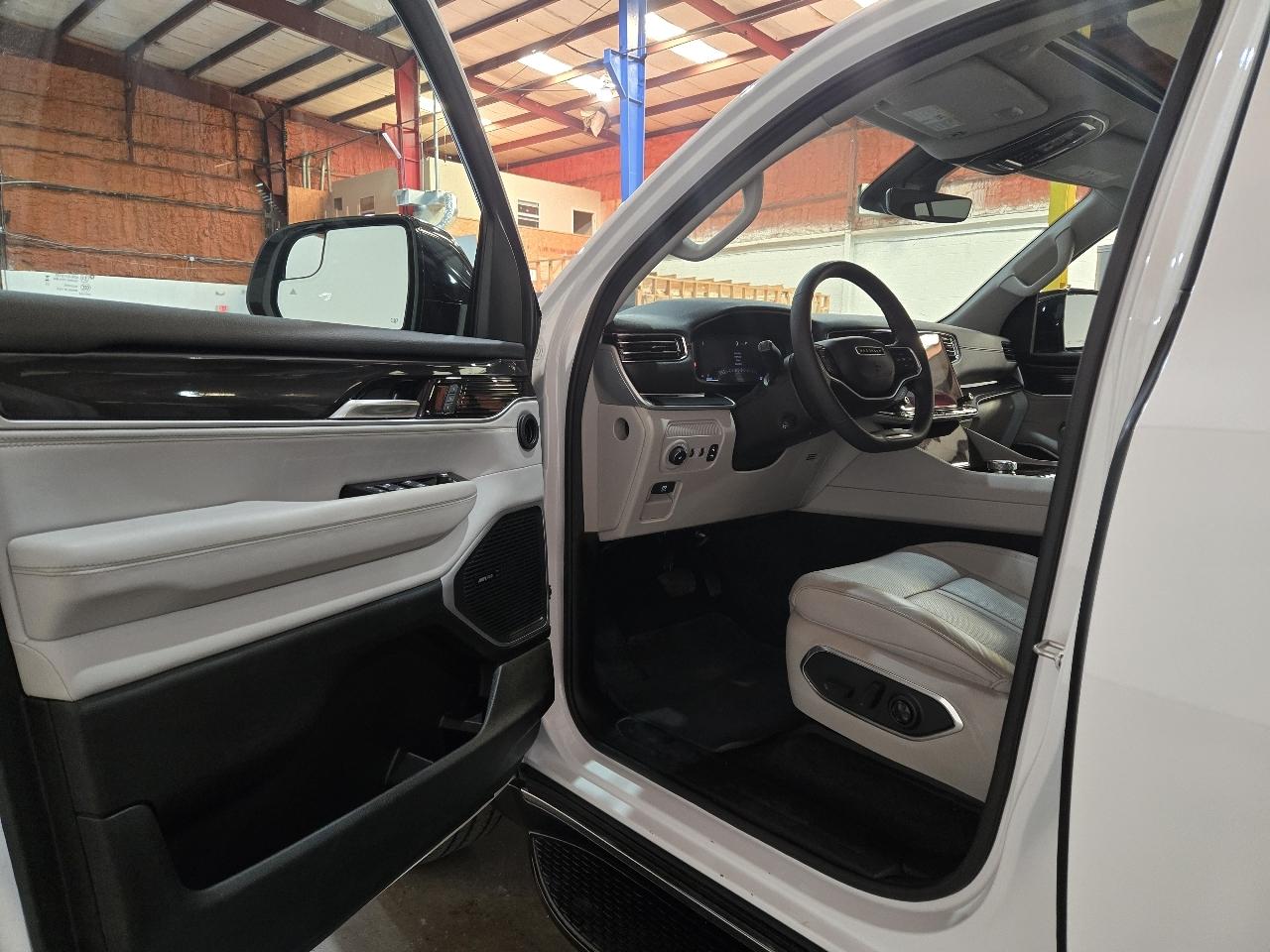 Jeep Wagoneer 4x2 2023
