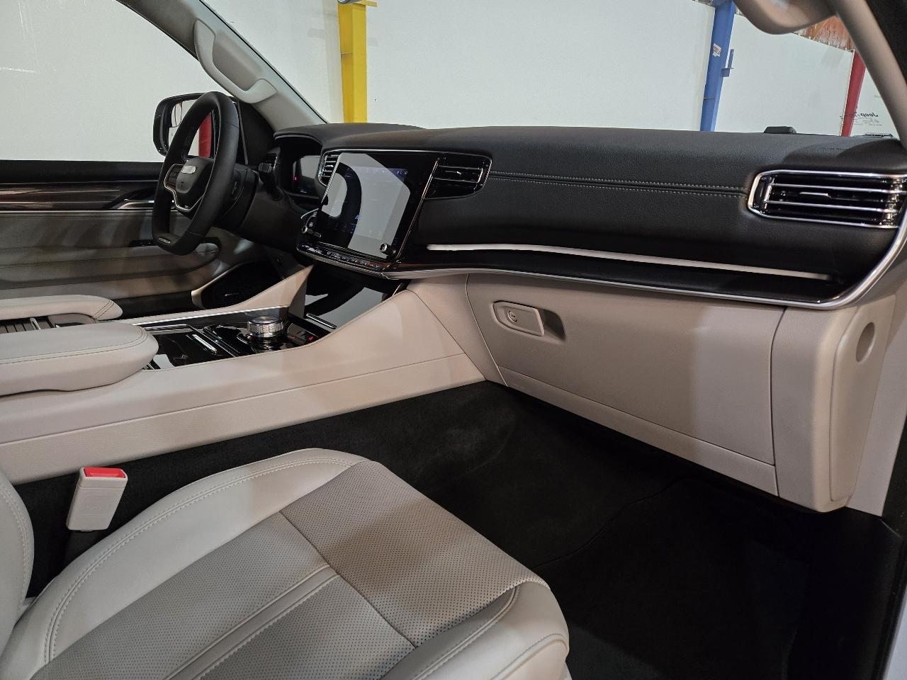 Jeep Wagoneer 4x2 2023