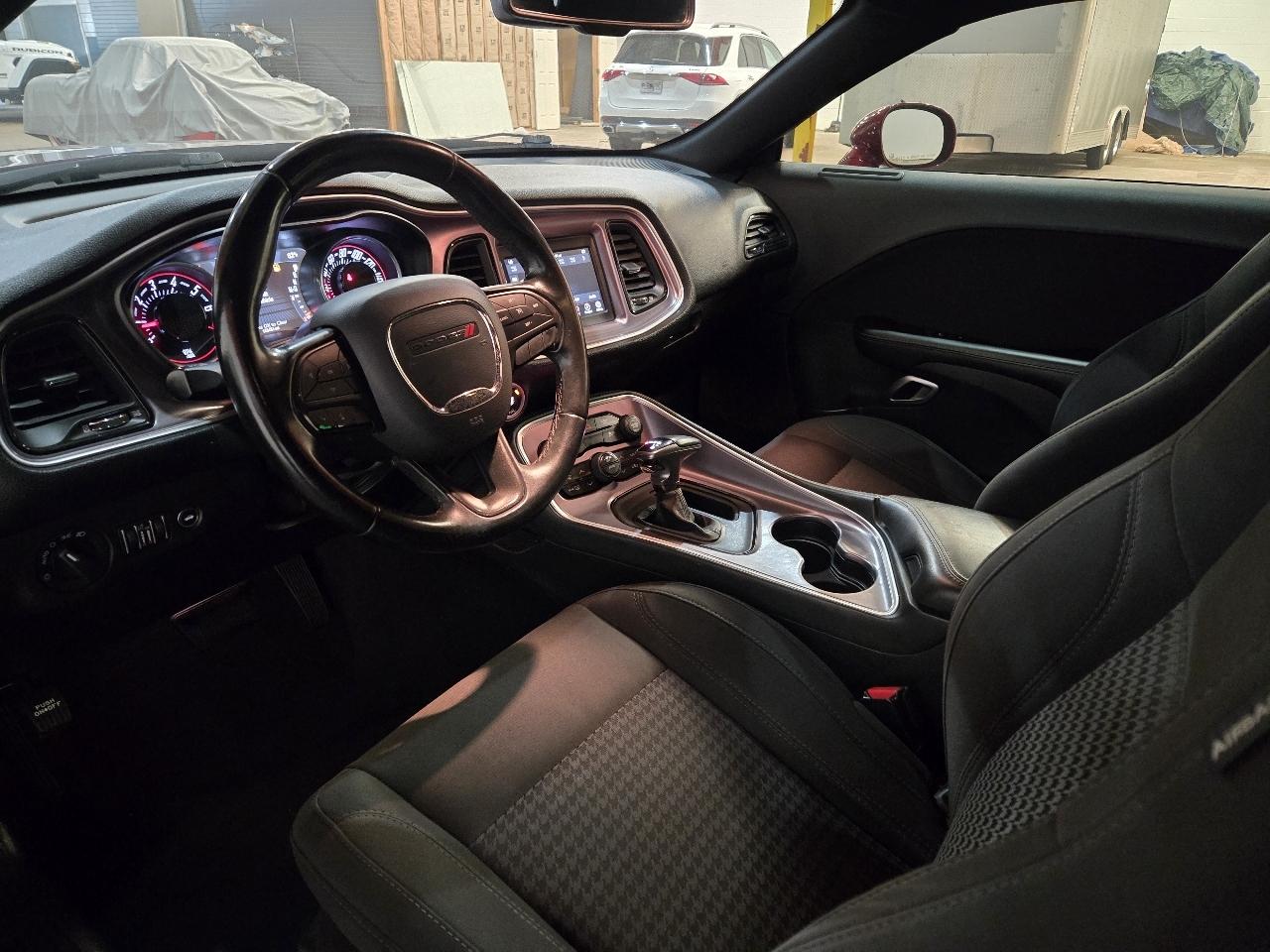 Dodge Challenger SXT RWD 2019