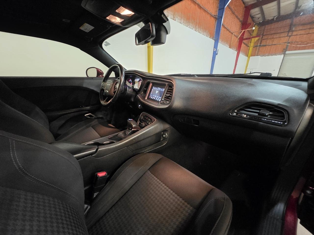 Dodge Challenger SXT RWD 2019